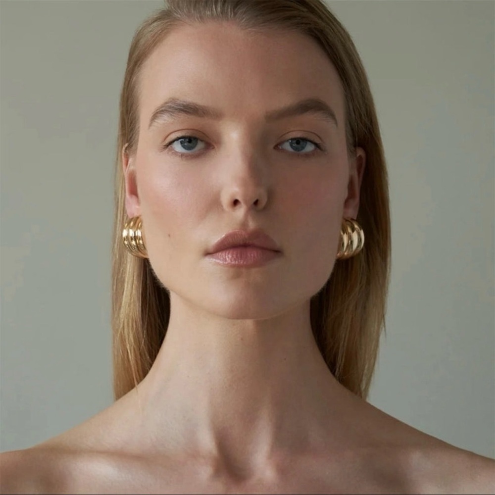 Maximalist Classic Style Geometric Design Earrings - Picture 2 of 5